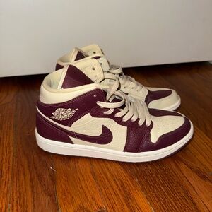 Air Jordan 1 SE Split
“Beach Cherrywood”
Maroon and Cream